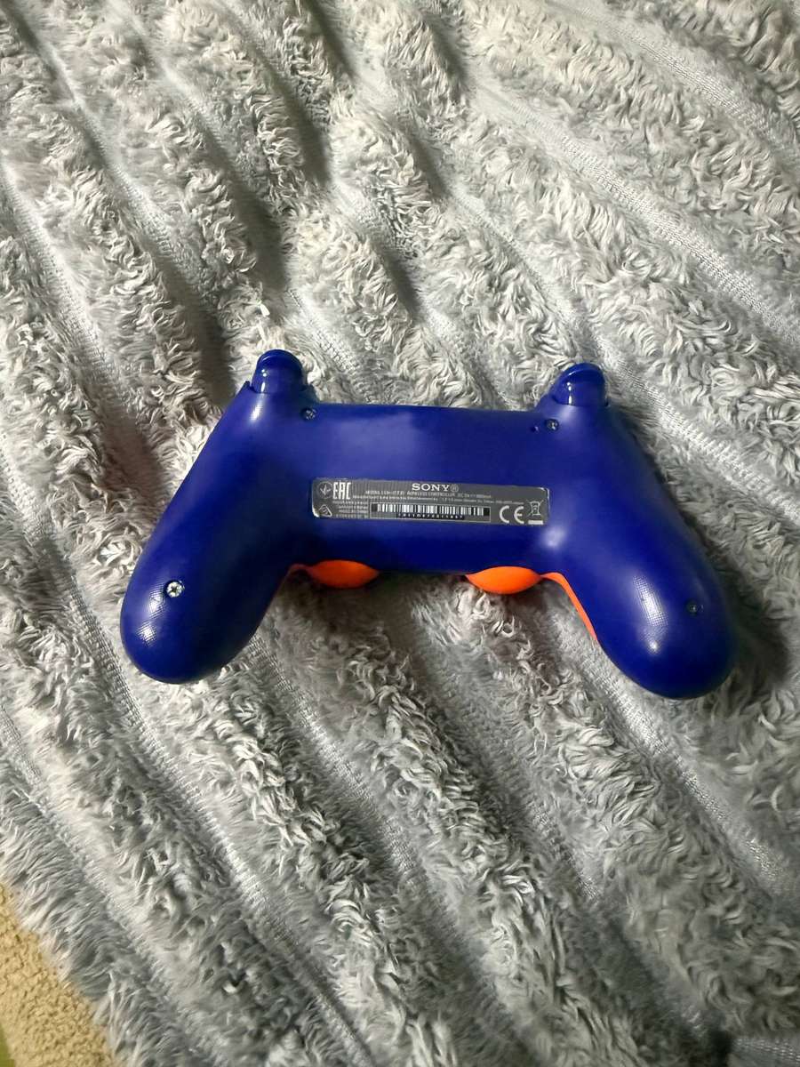 2 x PS4 controller