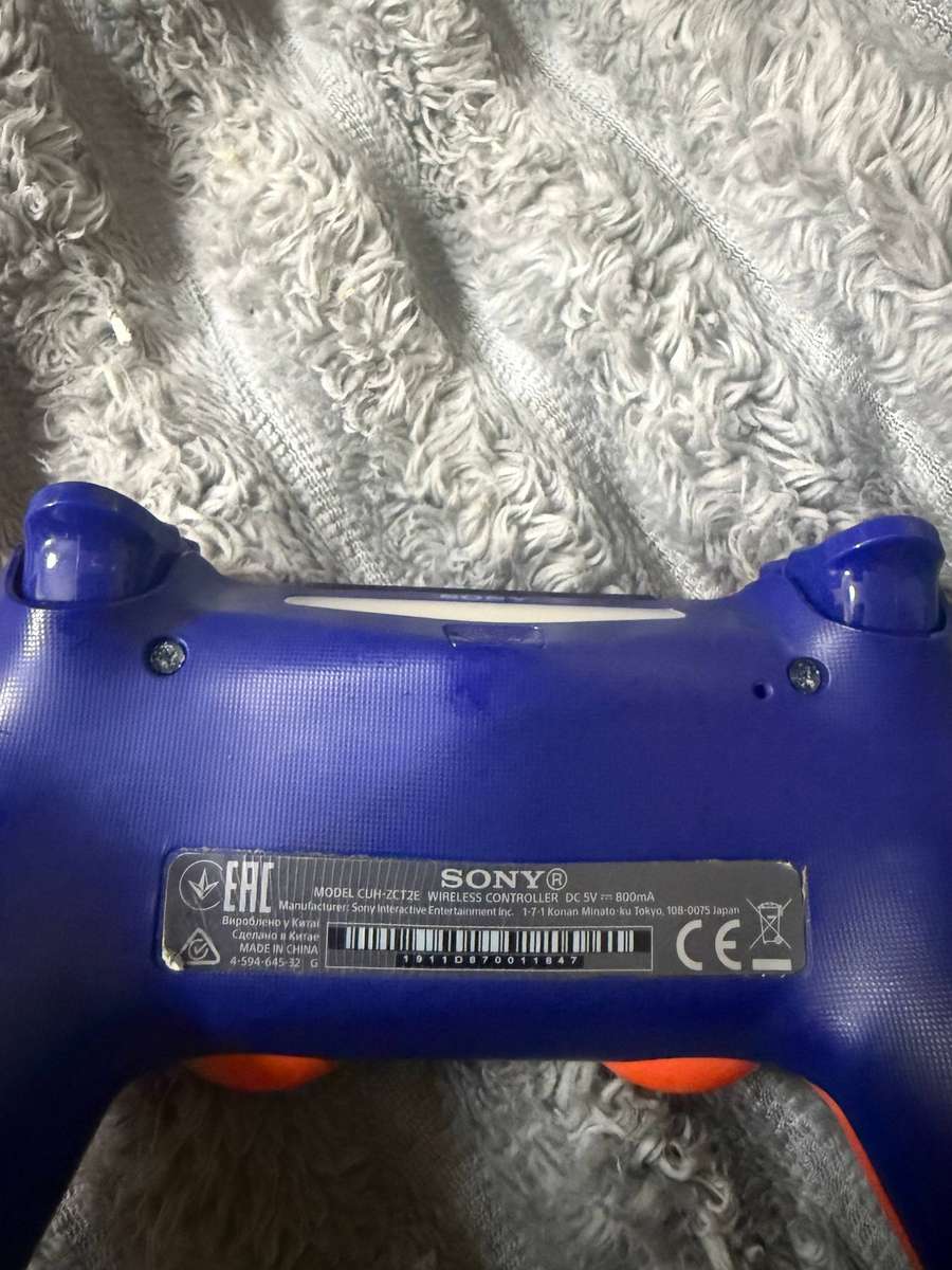 2 x PS4 controller