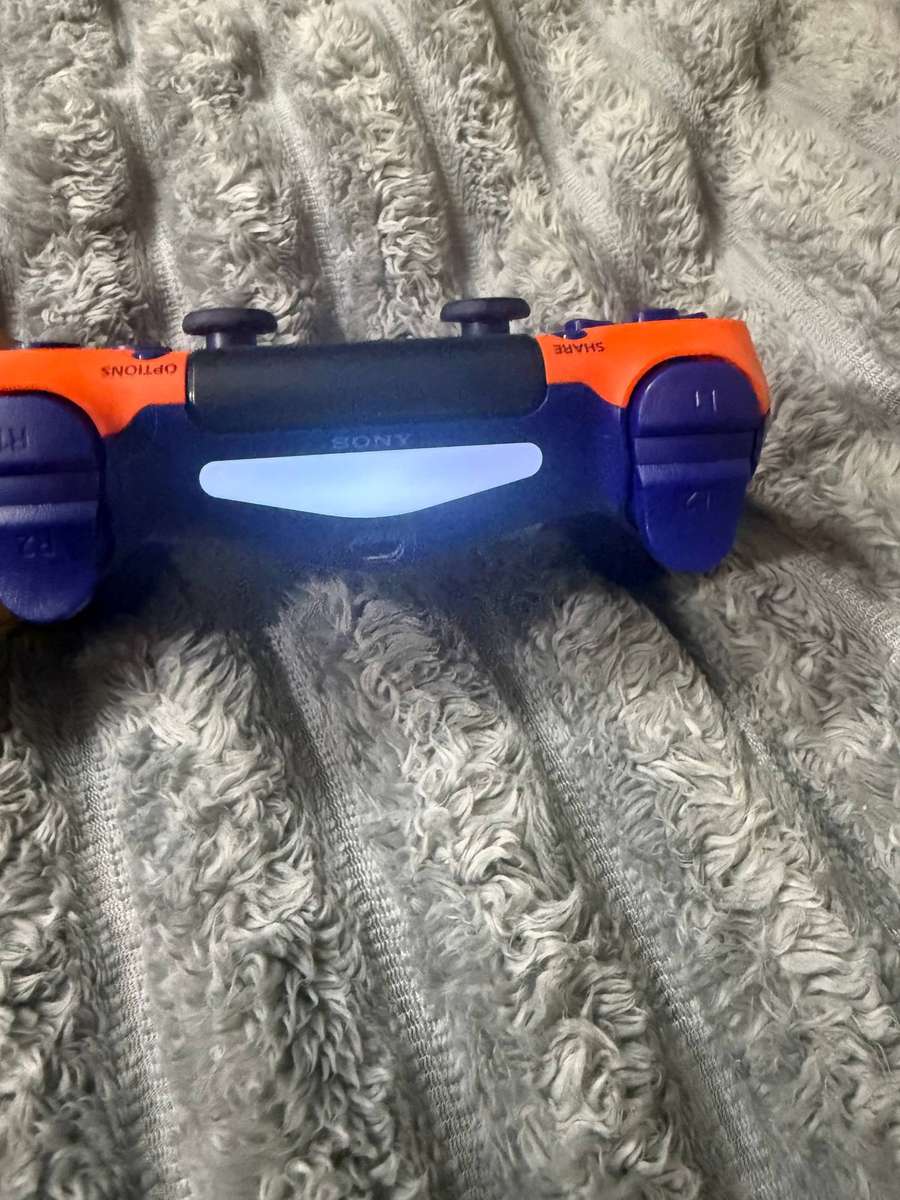 2 x PS4 controller