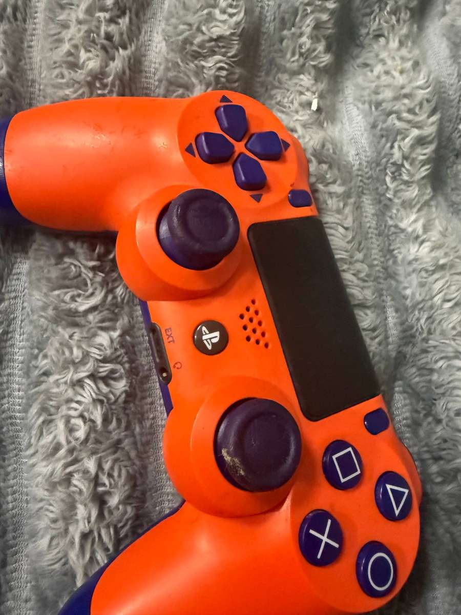 2 x PS4 controller