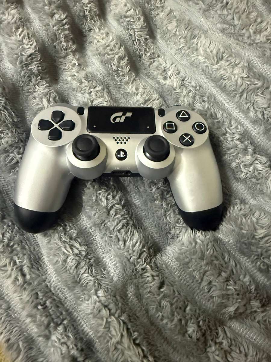 2 x PS4 controller