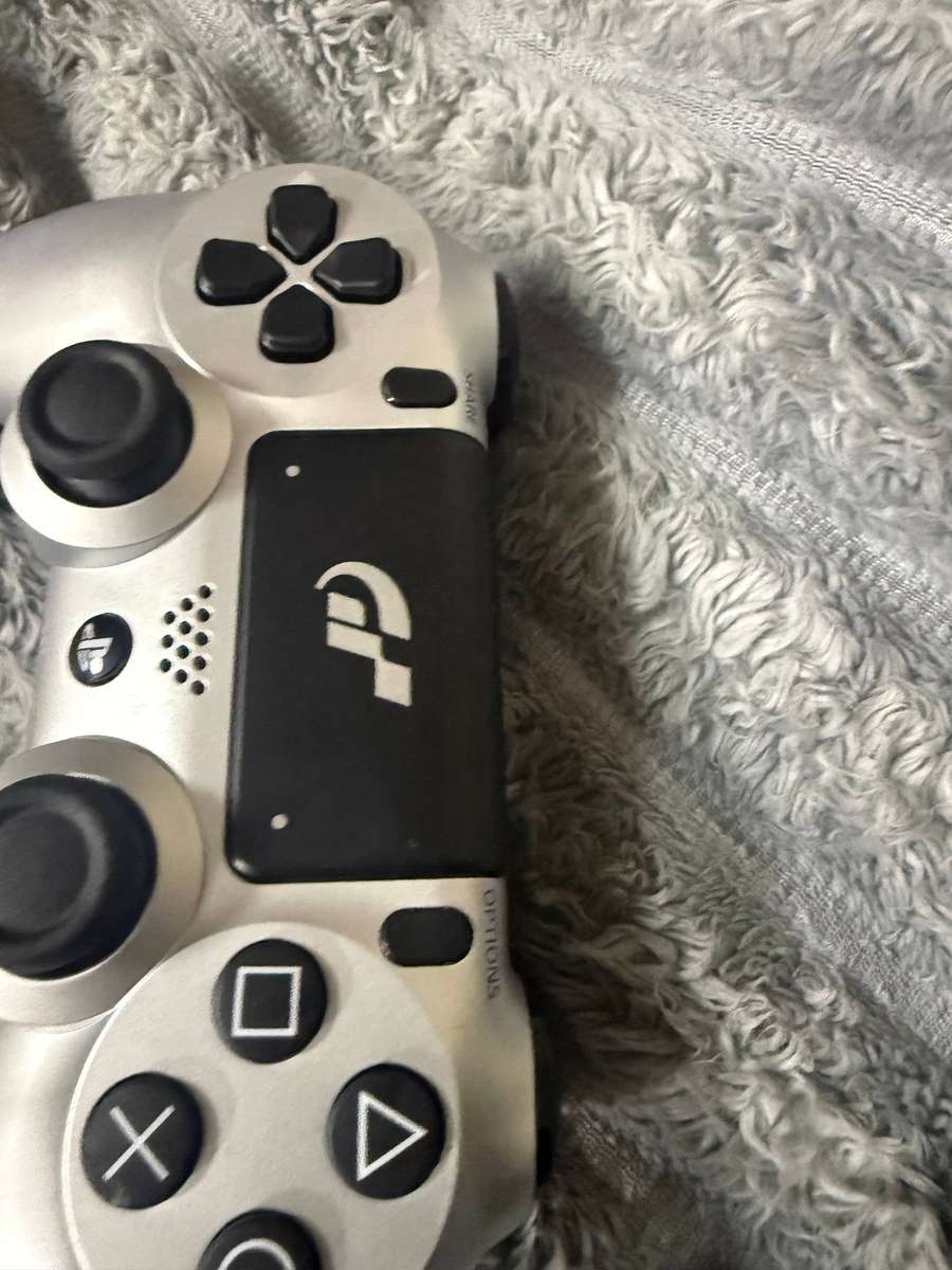 2 x PS4 controller