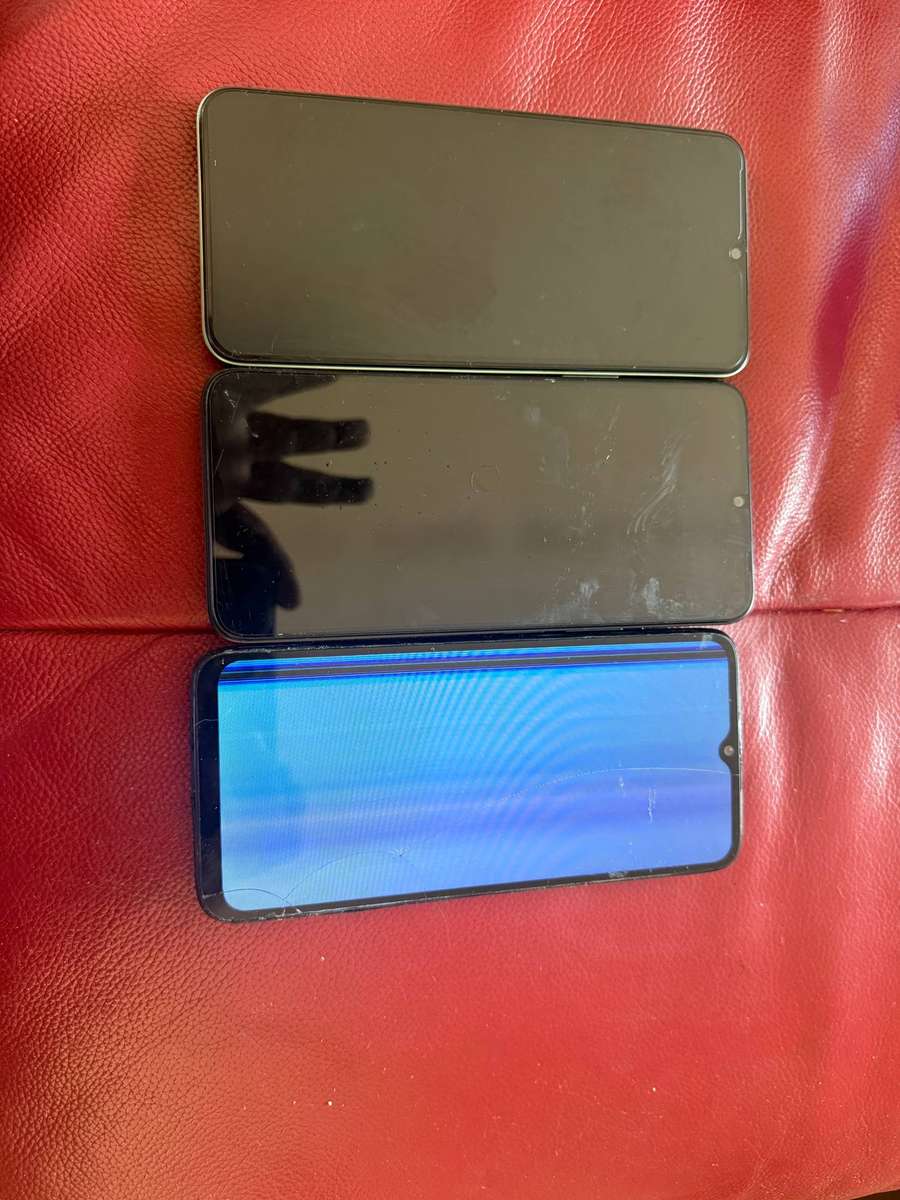 3 Honor phones for parts