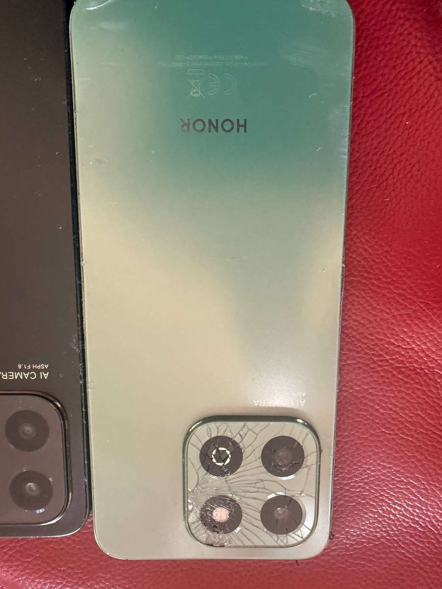 3 Honor phones for parts