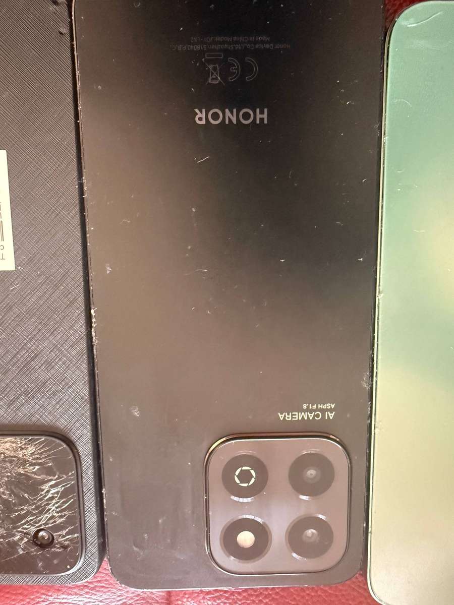3 Honor phones for parts