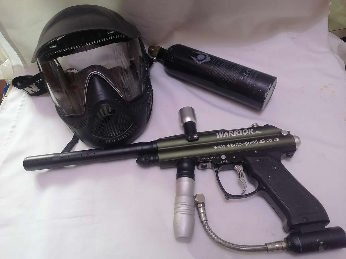 WARRIOR .68 CAL PAINTBALL GUN WITH SAFETY MASK - VERY GOOD CONDITION - SEE BELOW FOR INFO.