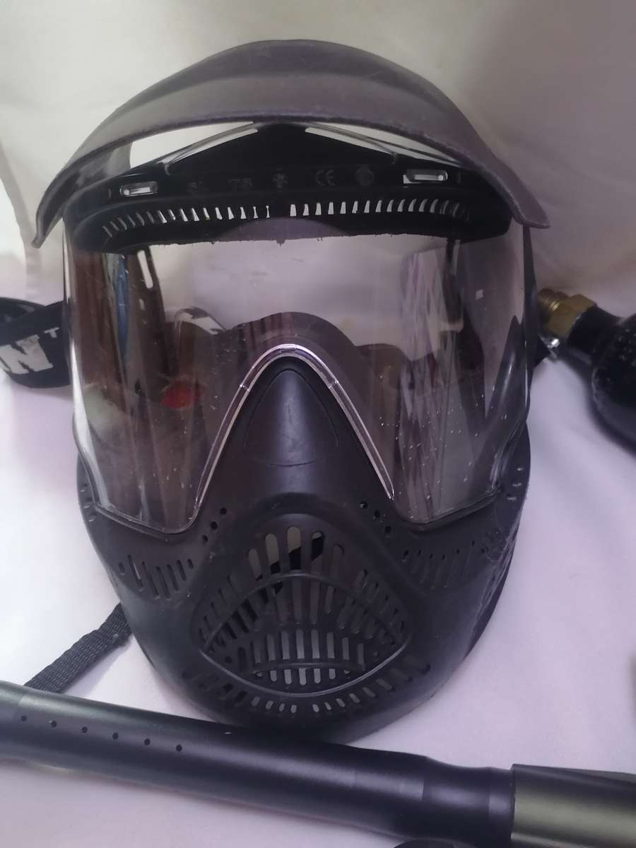 WARRIOR .68 CAL PAINTBALL GUN WITH SAFETY MASK - VERY GOOD CONDITION - SEE BELOW FOR INFO.