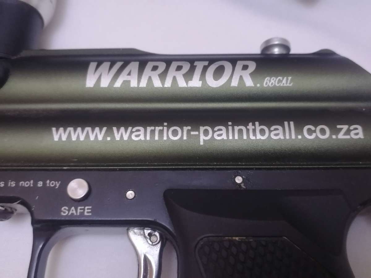 WARRIOR .68 CAL PAINTBALL GUN WITH SAFETY MASK - VERY GOOD CONDITION - SEE BELOW FOR INFO.
