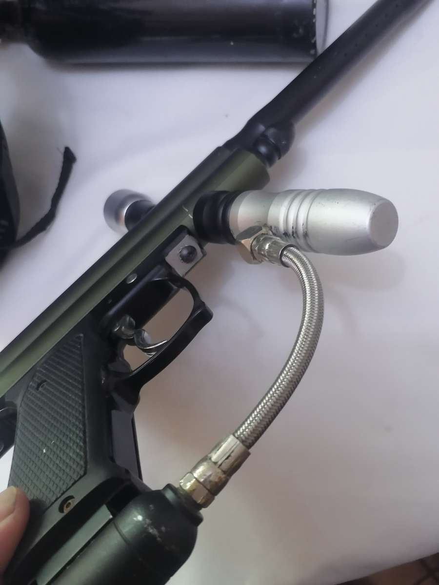 WARRIOR .68 CAL PAINTBALL GUN WITH SAFETY MASK - VERY GOOD CONDITION - SEE BELOW FOR INFO.