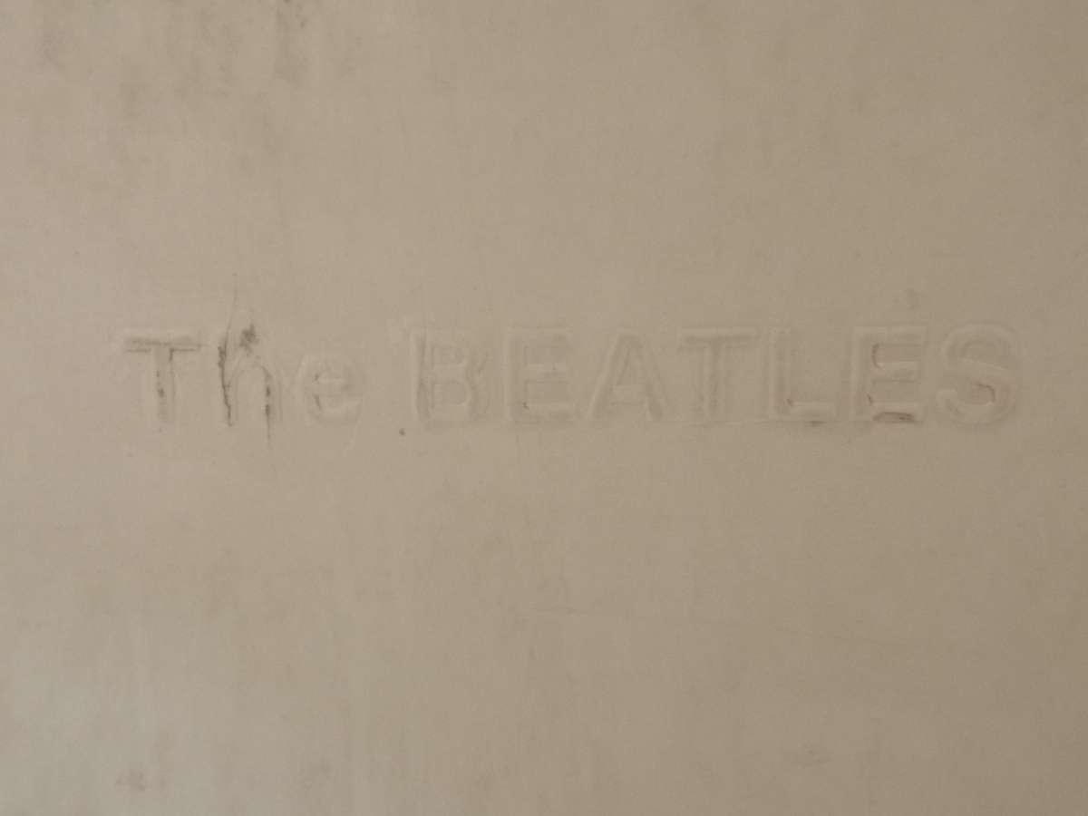 SCARCE - THE BEATLES - WHITE ALBUM  (DOUBLE ALBUM) - VINYL'S IN VERY GOOD COND. - SEE BELOW FOR INFO