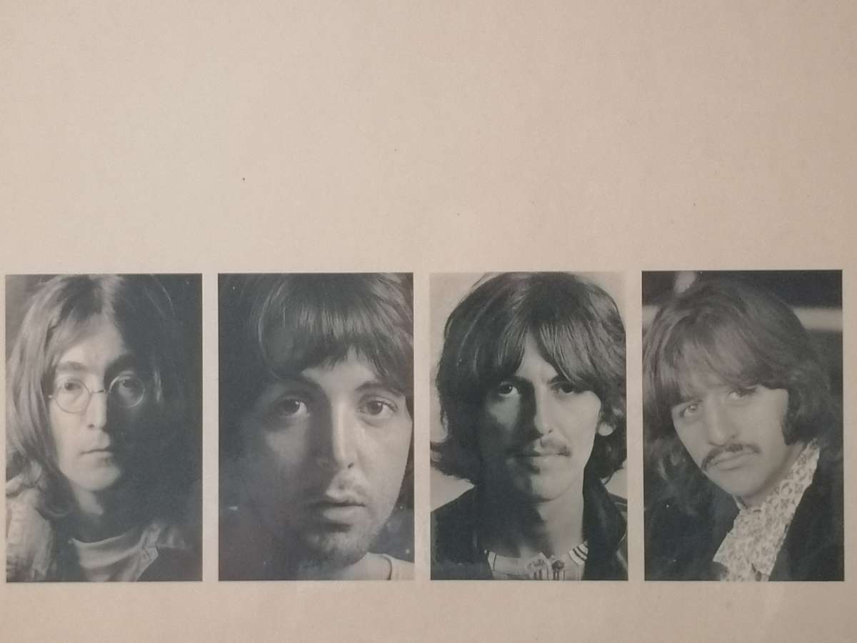 SCARCE - THE BEATLES - WHITE ALBUM  (DOUBLE ALBUM) - VINYL'S IN VERY GOOD COND. - SEE BELOW FOR INFO