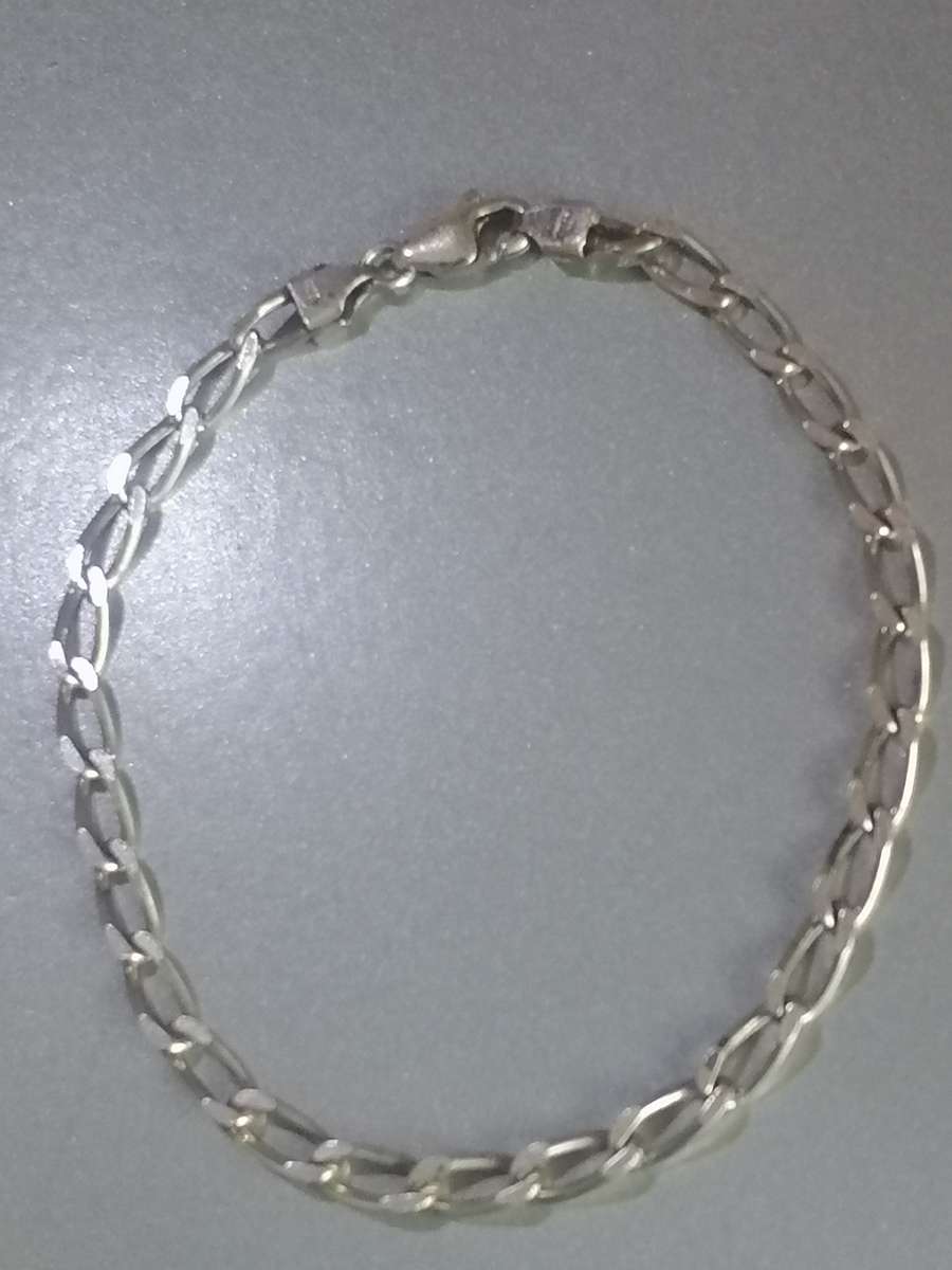 Quality Italian Sterling Silver girl bracelet, 17cm long.