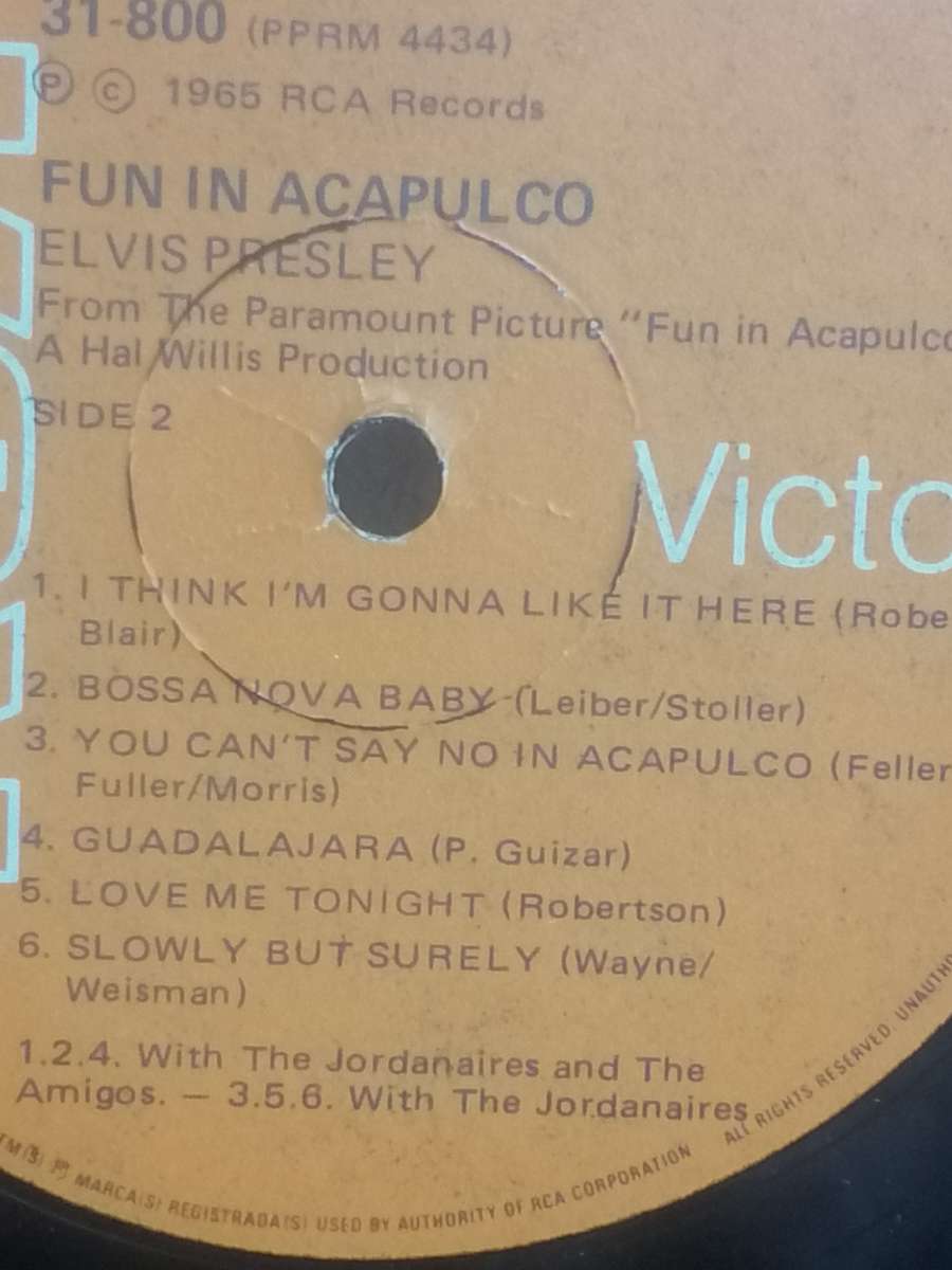 Elvis Presley 'Fun in Acapulco'  Vinyl in excellent condition.