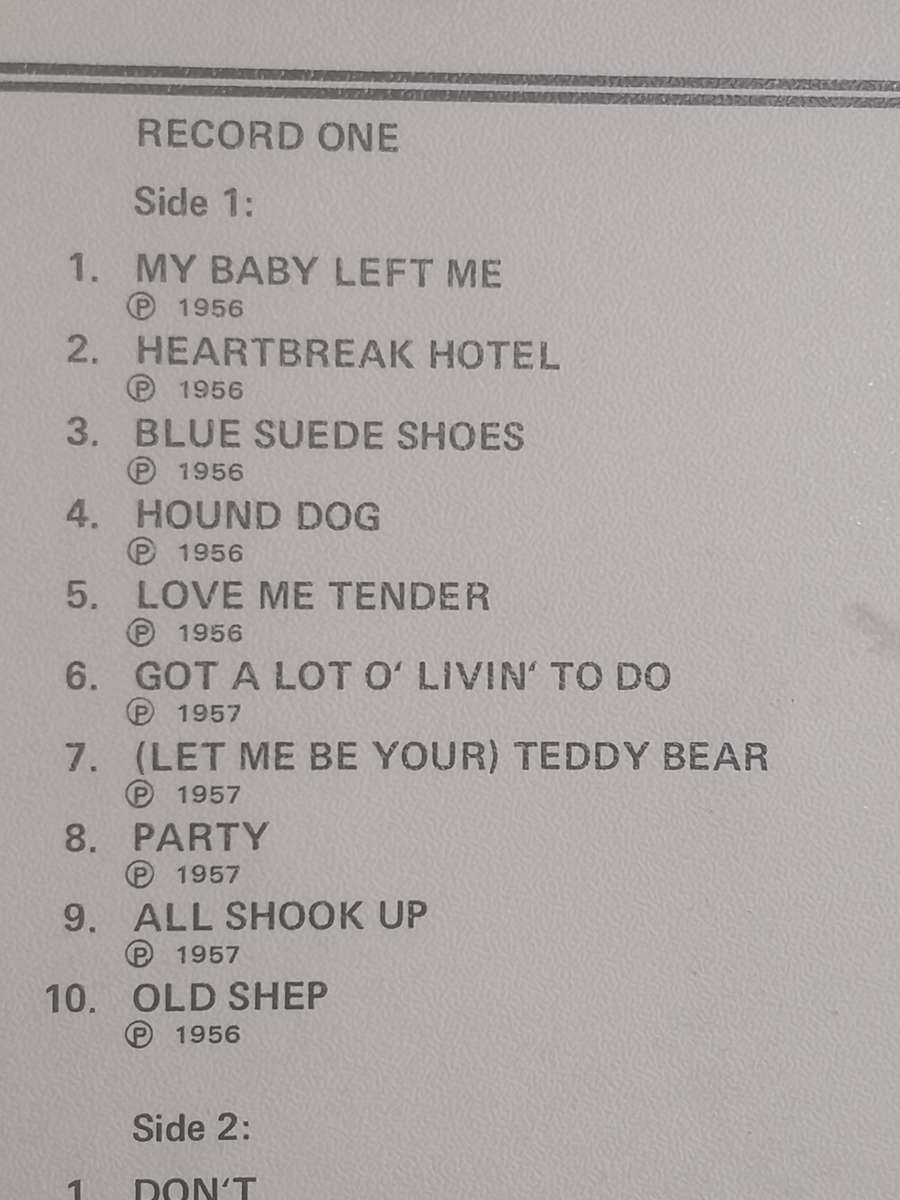 Elvis Plesley '40 Golden Hits' ,Double album ,Vinyl's in very good condition.