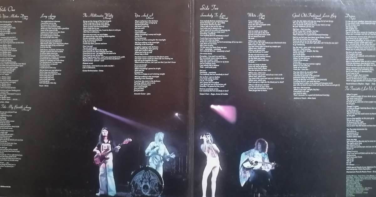 Queen, A day at the races, vinyl very good.