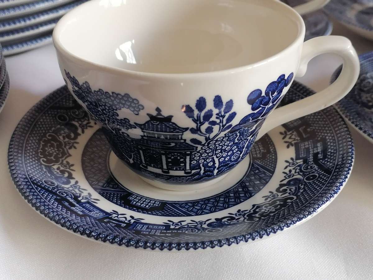 Churchill Blue Willow 32x piece Dinnerware set, excellent condition.