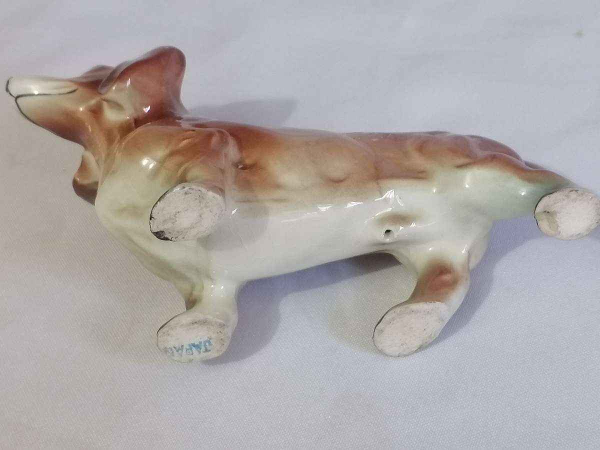 Stunning Dashshund porcelain dog in very good condition.