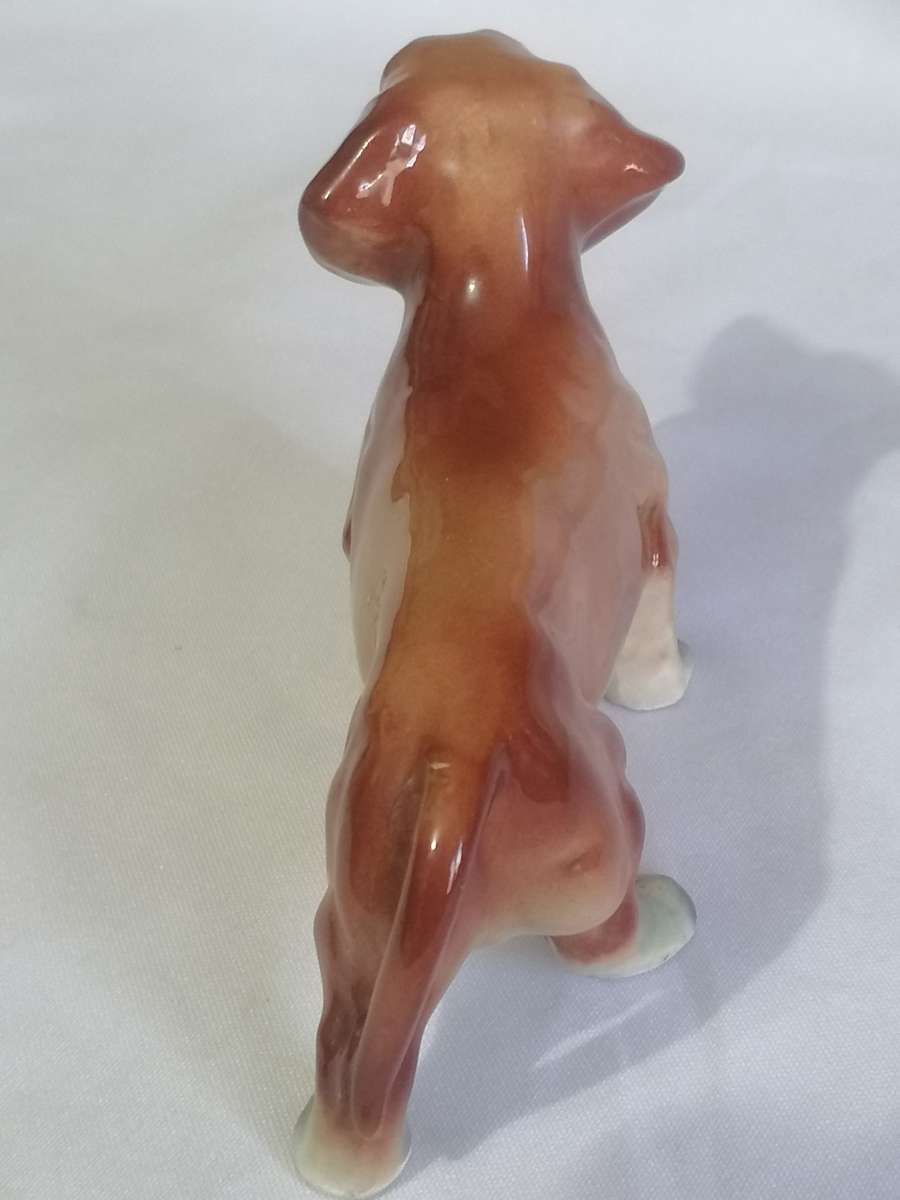Stunning Dashshund porcelain dog in very good condition.