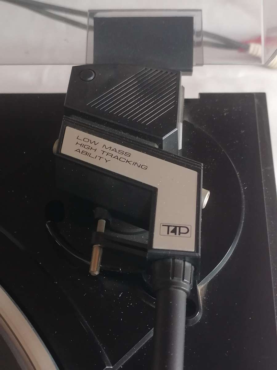 Pioneer PL-X332 Stereo Turntable in very good condition.