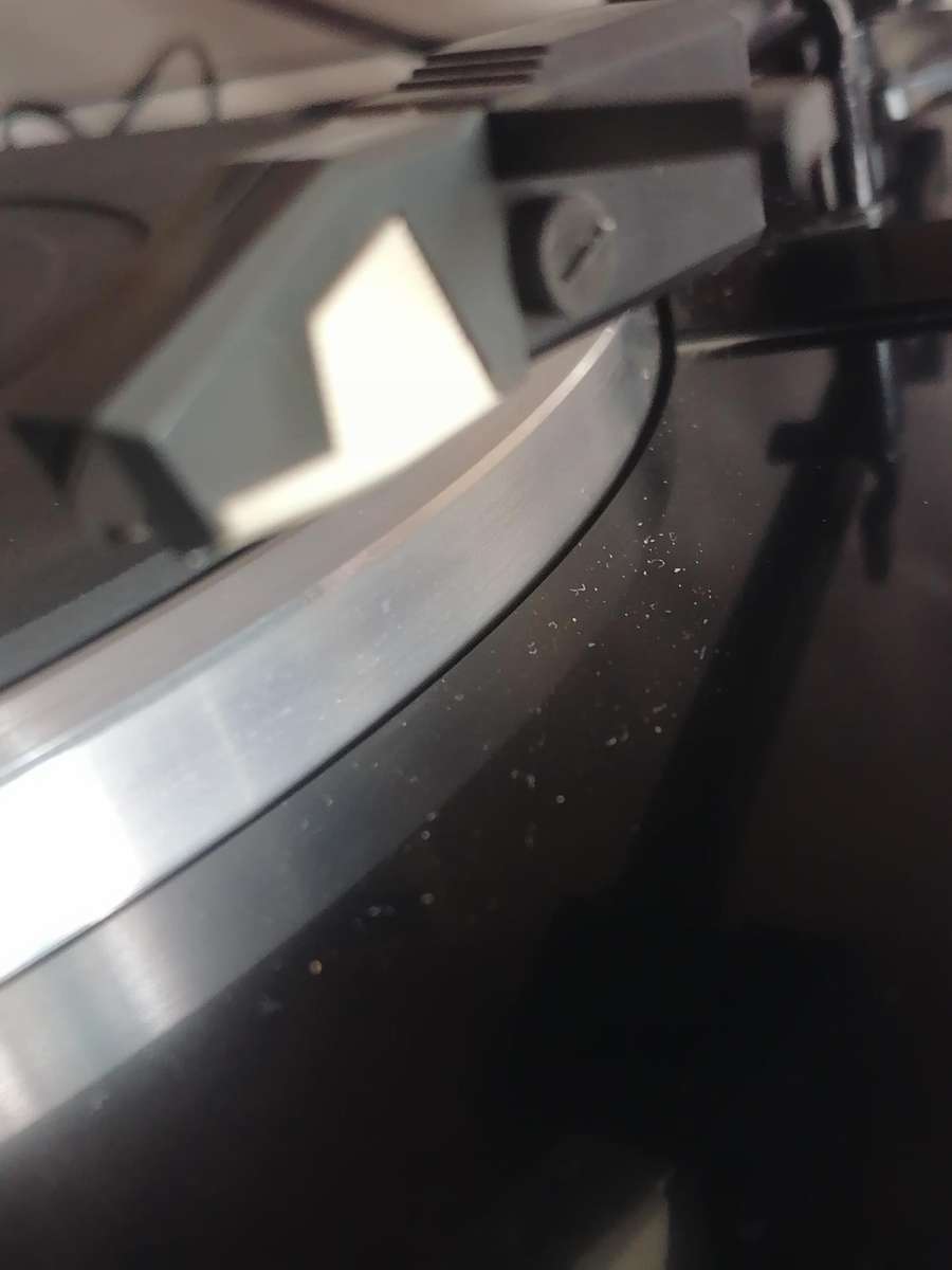 Pioneer PL-X332 Stereo Turntable in very good condition.