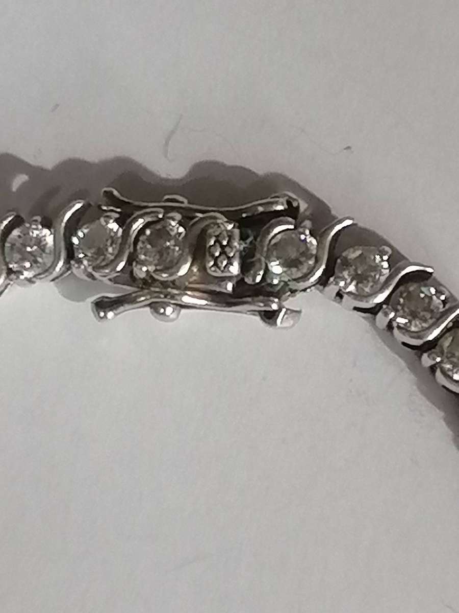 Quality Tennis bracelet, sterling silver, 11.1 grams.