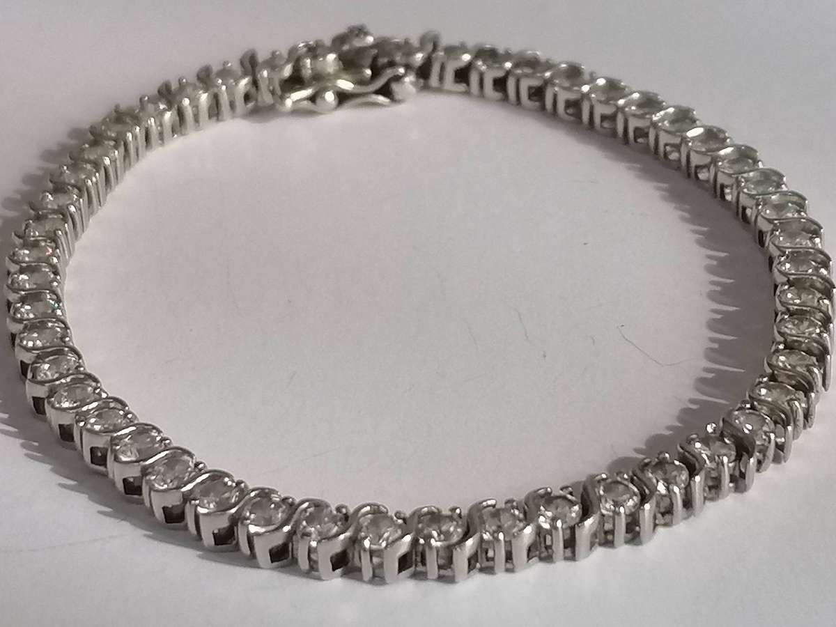 Quality Tennis bracelet, sterling silver, 11.1 grams.