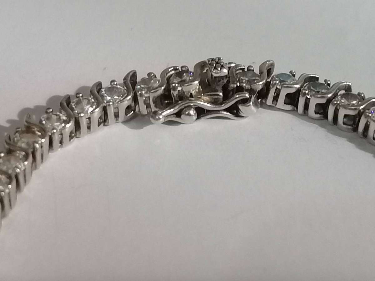 Quality Tennis bracelet, sterling silver, 11.1 grams.