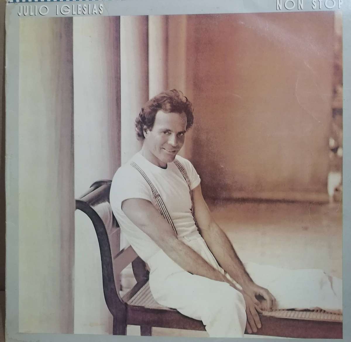 4X Julio Iglesias albums, vinyl's excellent to very good.