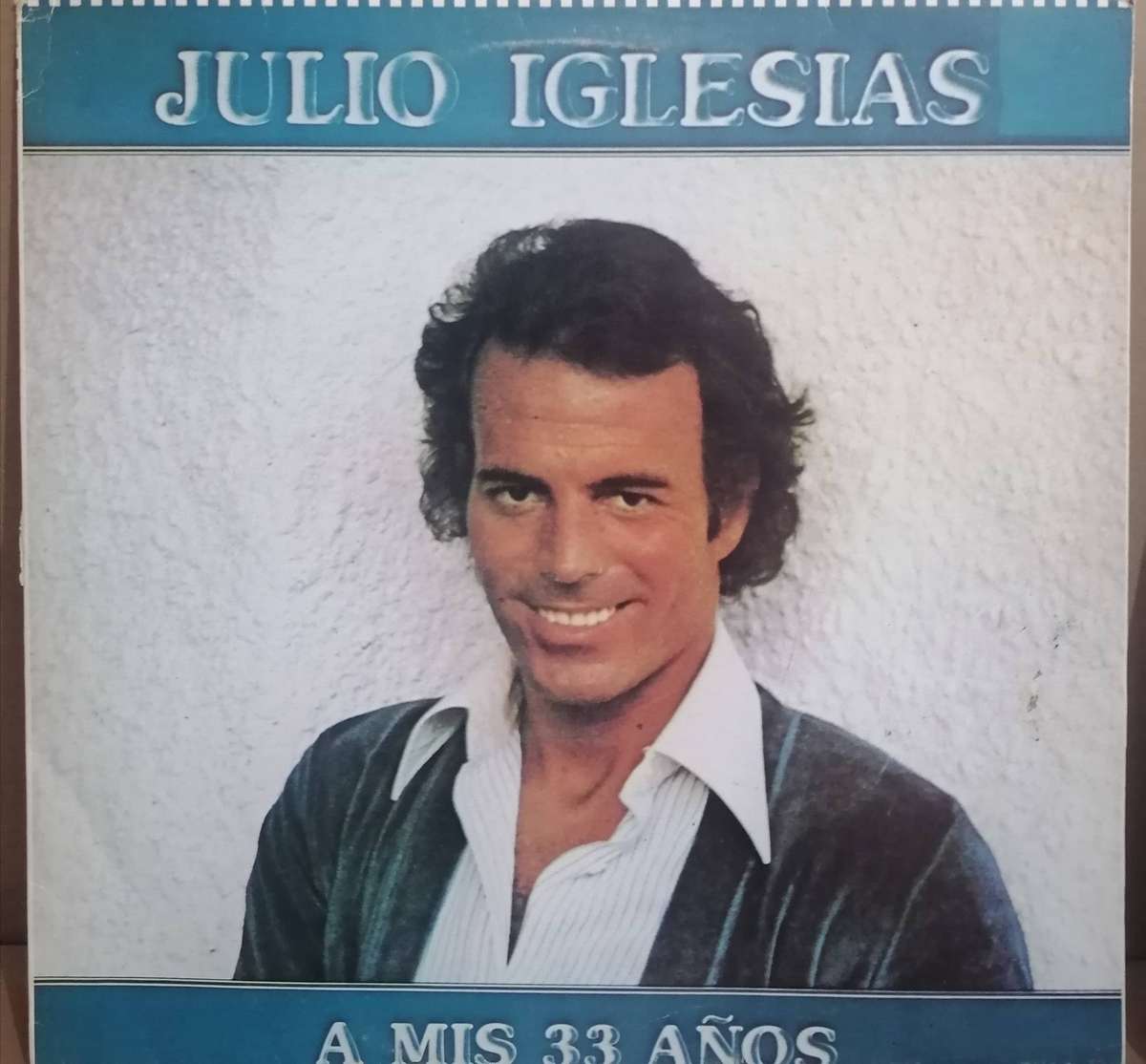 4X Julio Iglesias albums, vinyl's excellent to very good.