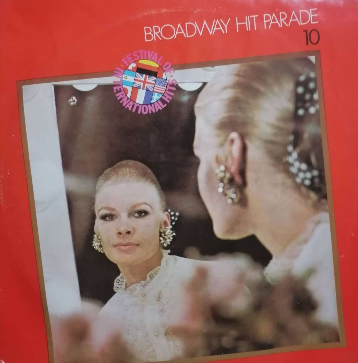 10x Festival of International hits volumes, vinyl's mostly excellent.