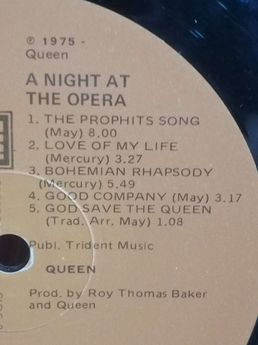 Queen, A Night at the Opera, vinyl very good+ .