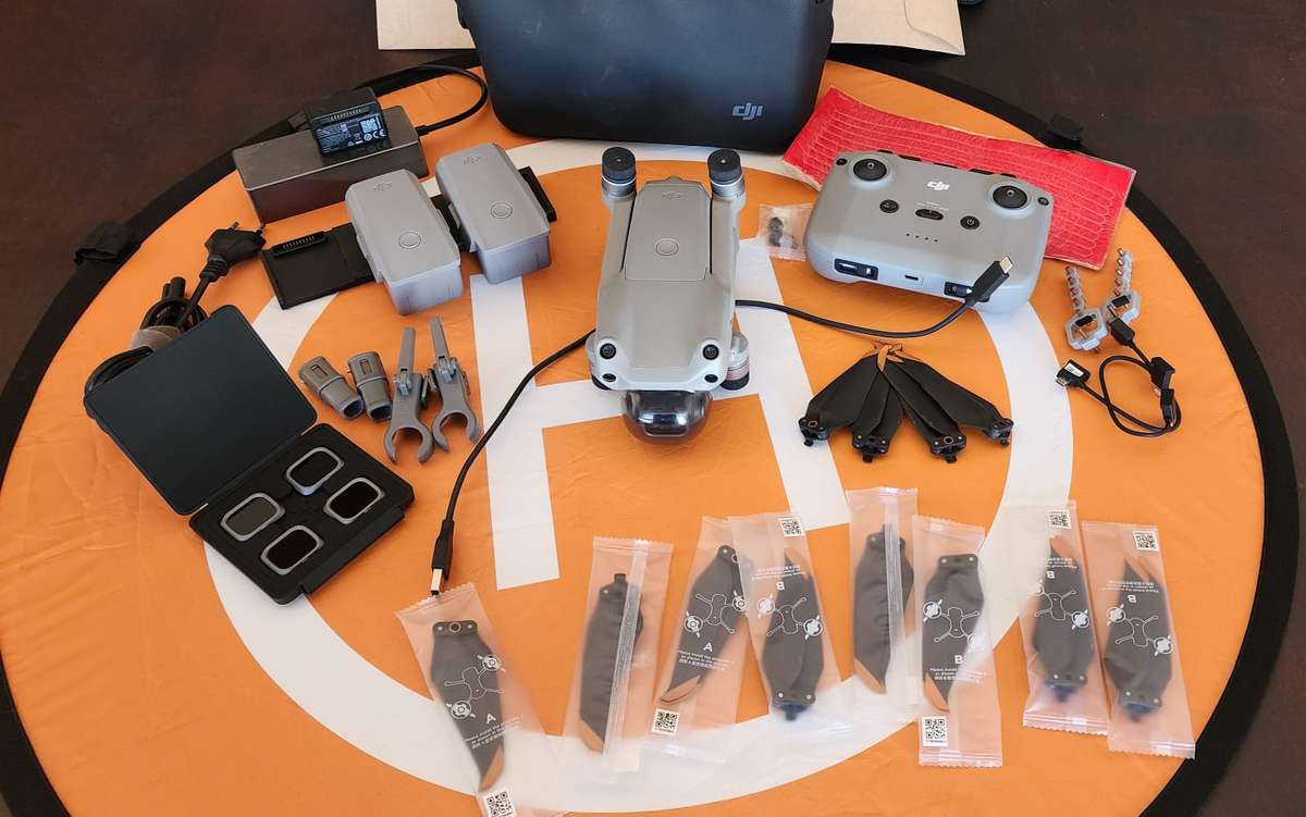 DJI Mavic Air 2s Flymore combo
