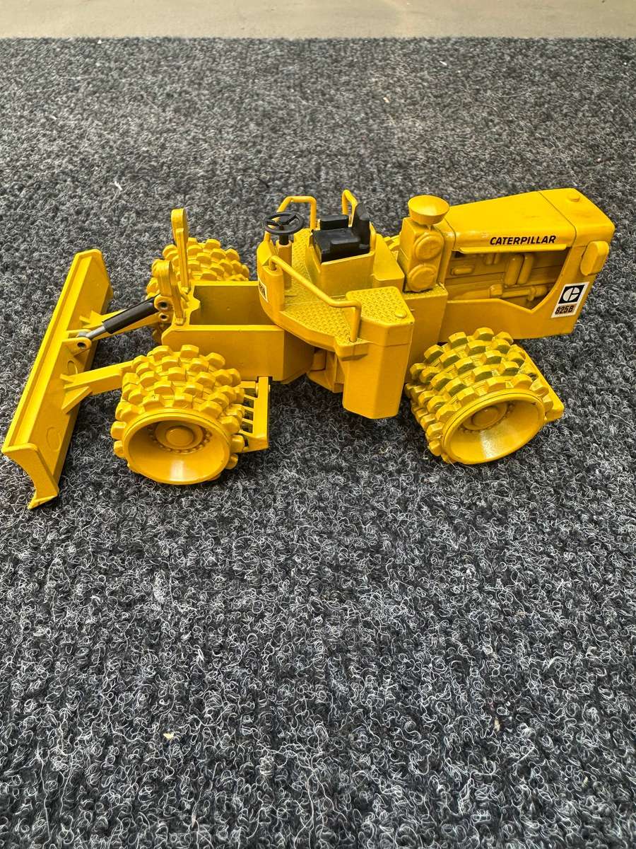 DINKY TOYS