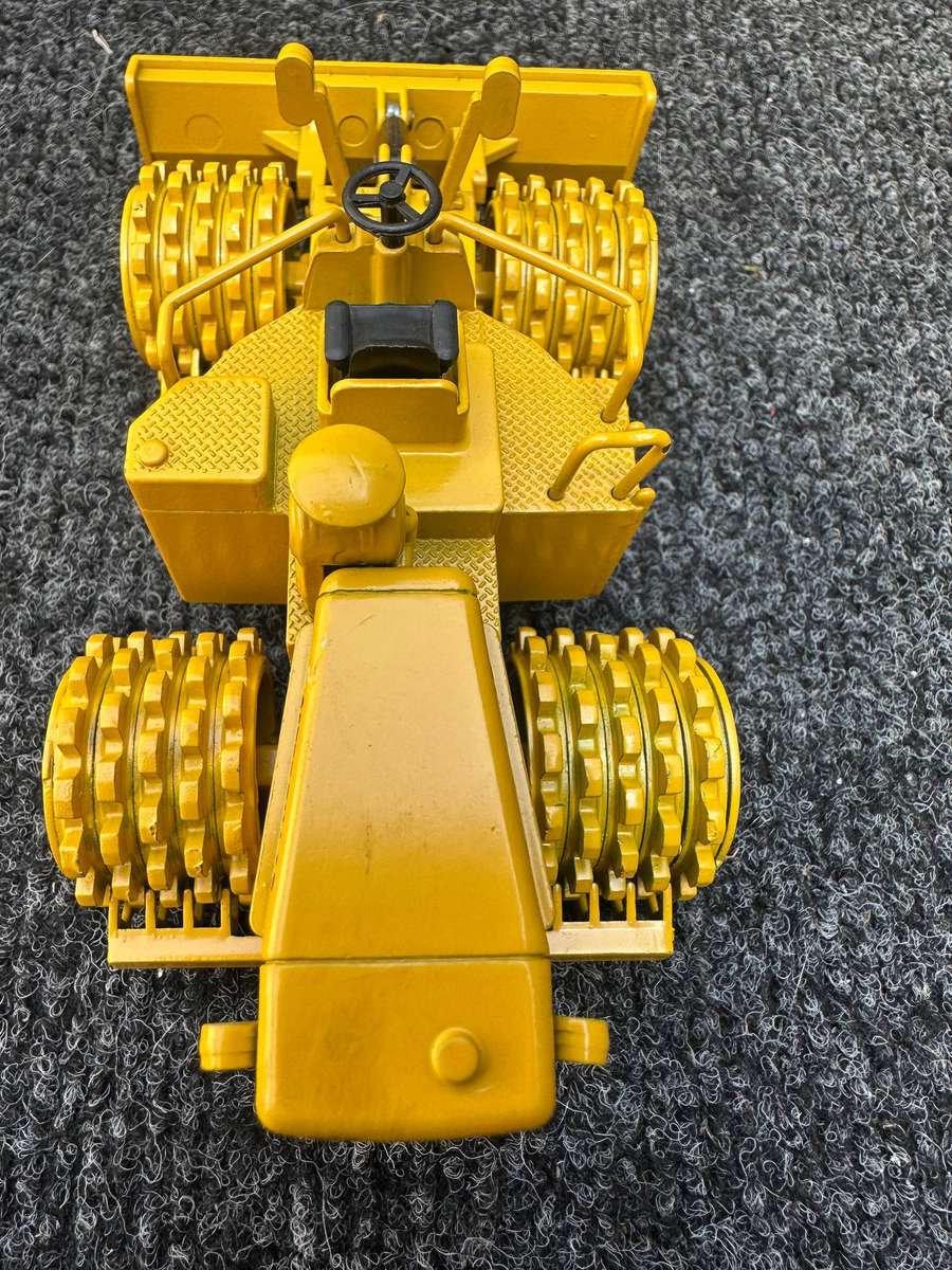 DINKY TOYS