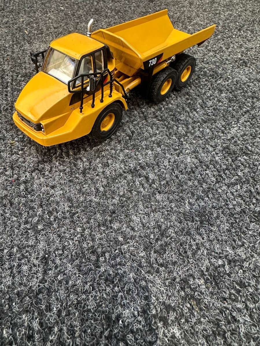 CATERPILLAR ARTICULATED TRUCK