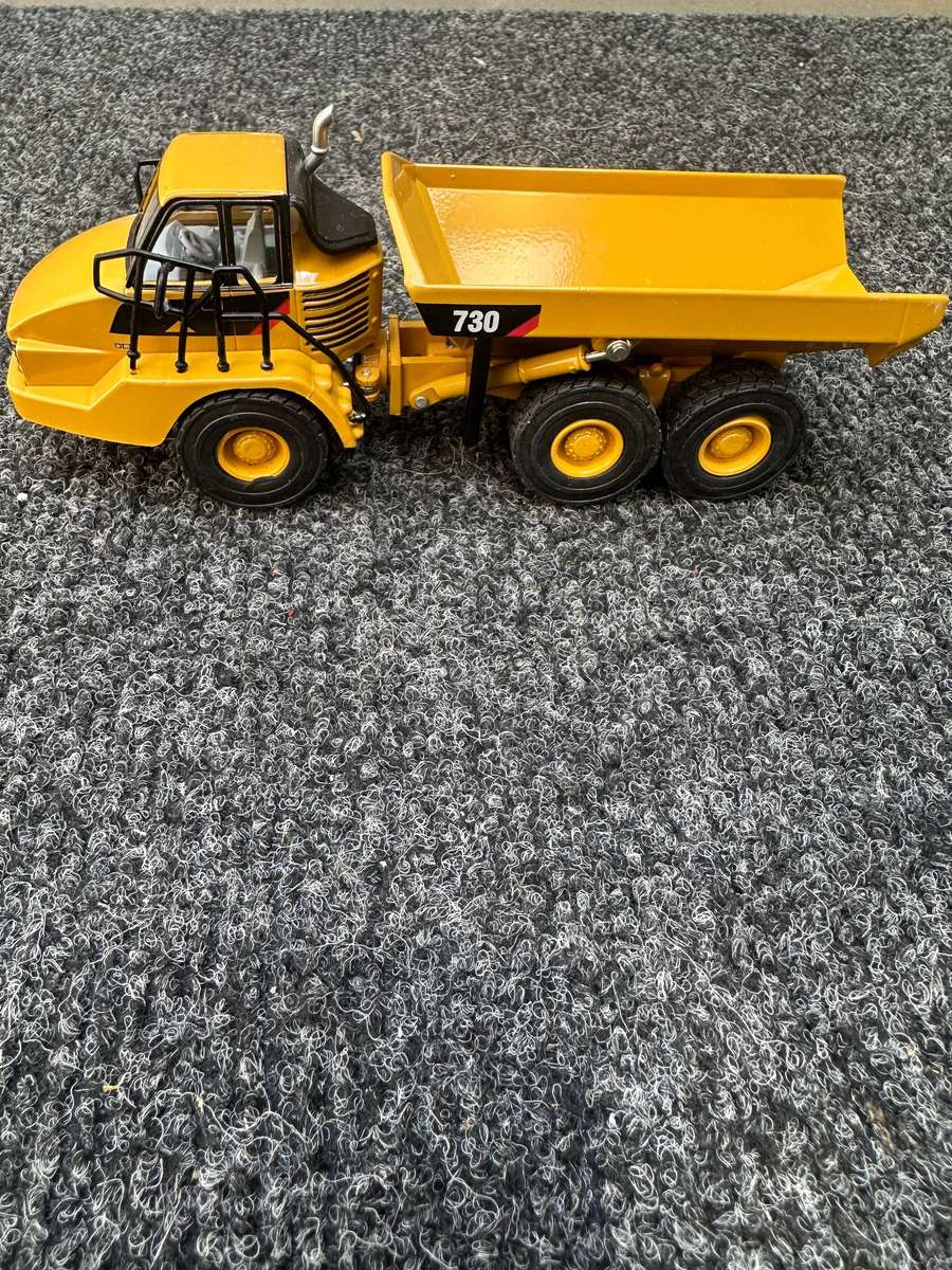 CATERPILLAR ARTICULATED TRUCK