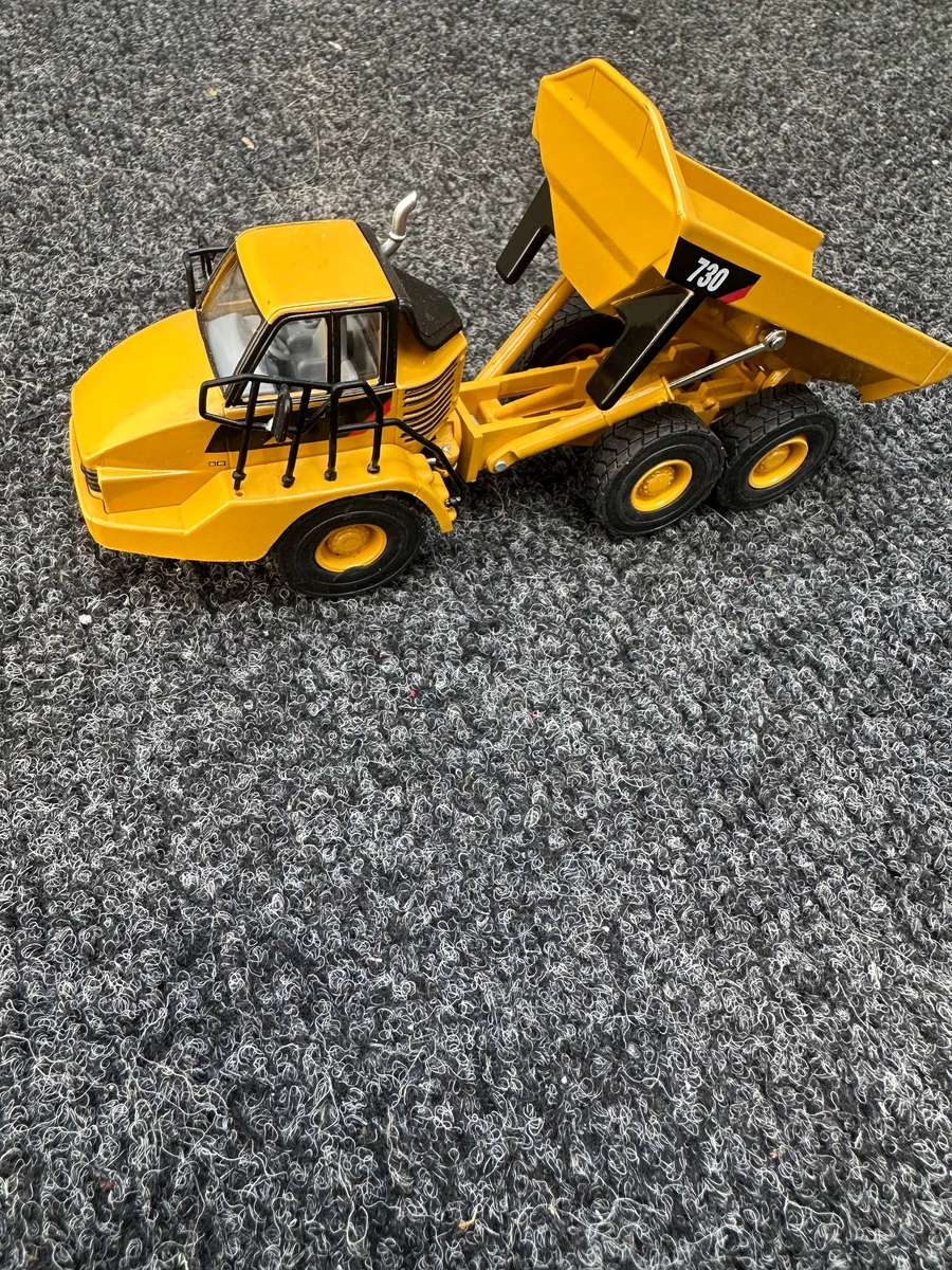 CATERPILLAR ARTICULATED TRUCK