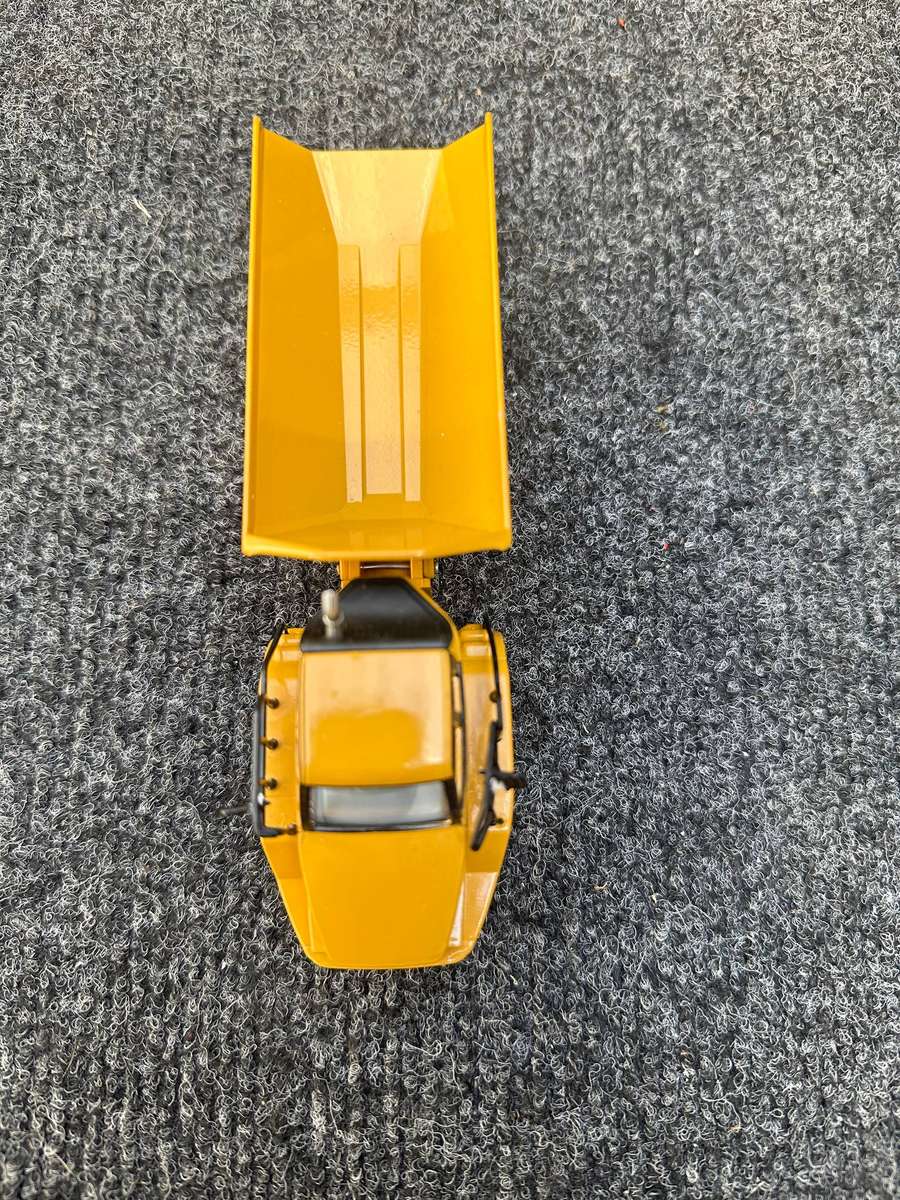 CATERPILLAR ARTICULATED TRUCK