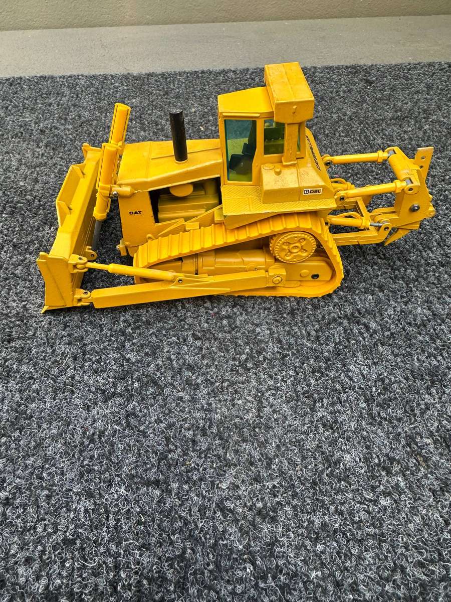 DINKY TOYS