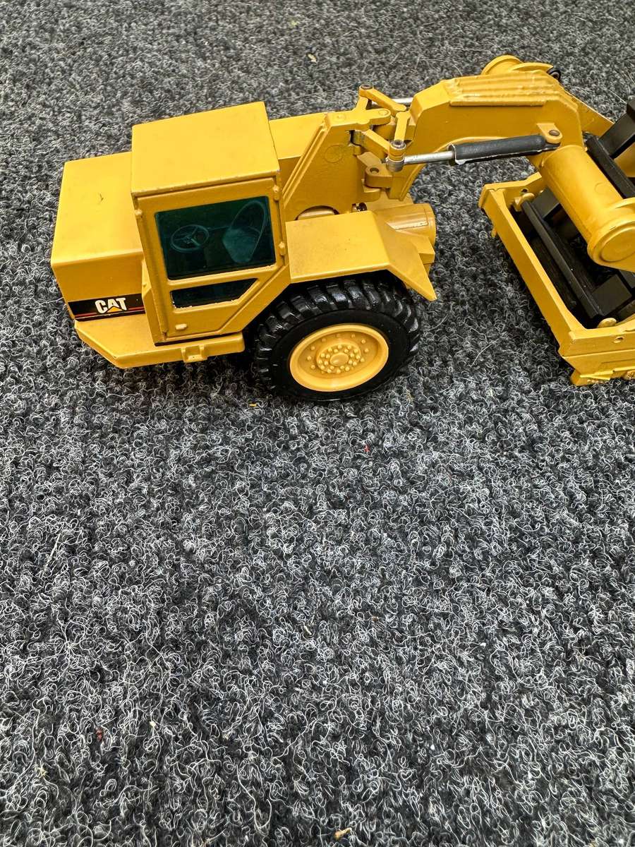 DINKY TOYS
