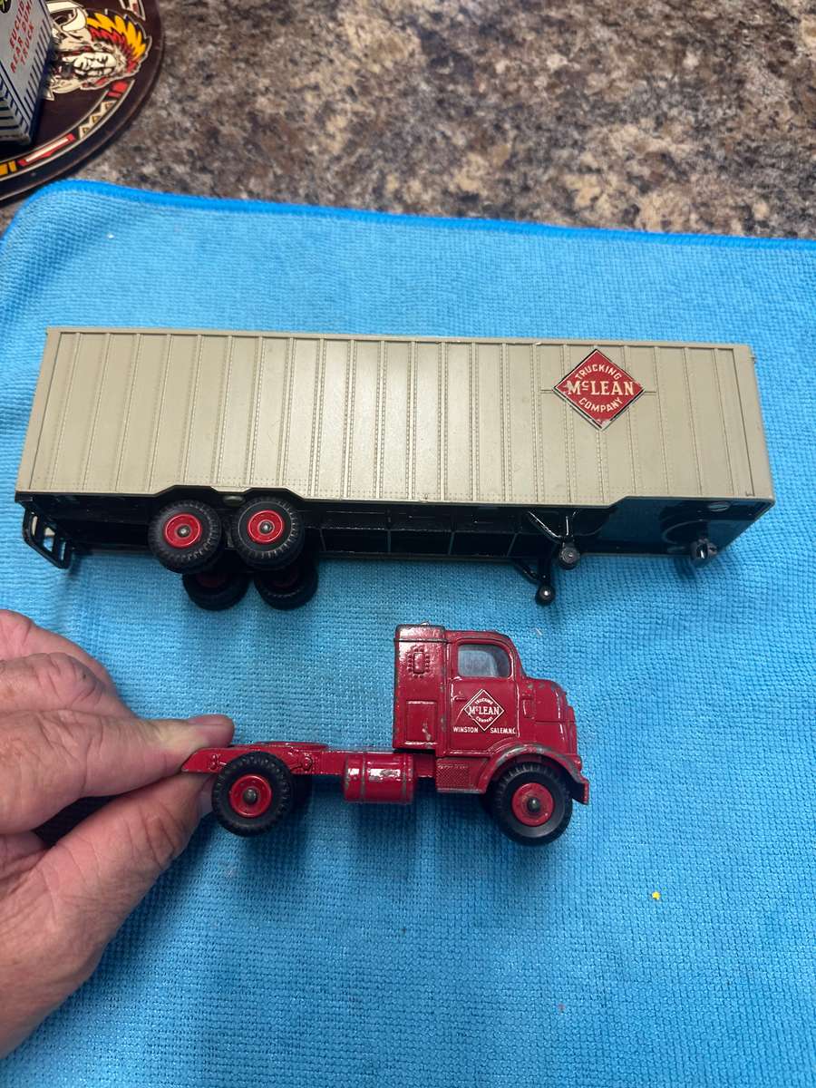 DINKY TOYS