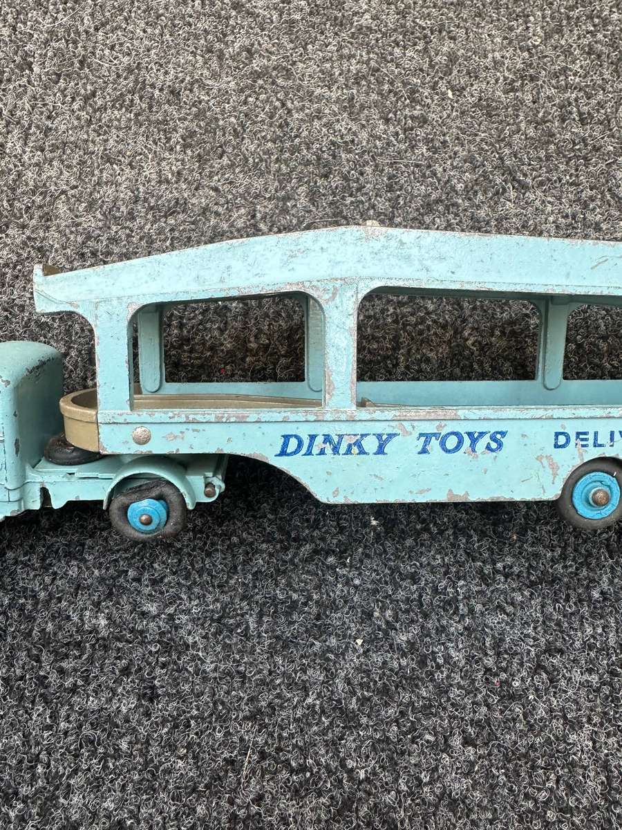 DINKY TOYS