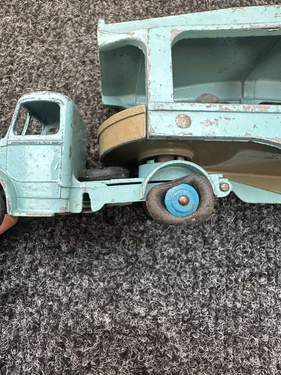 DINKY TOYS