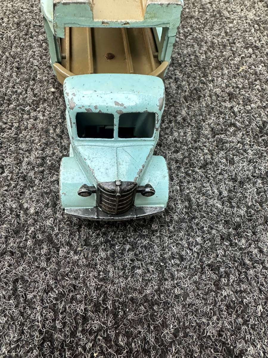 DINKY TOYS