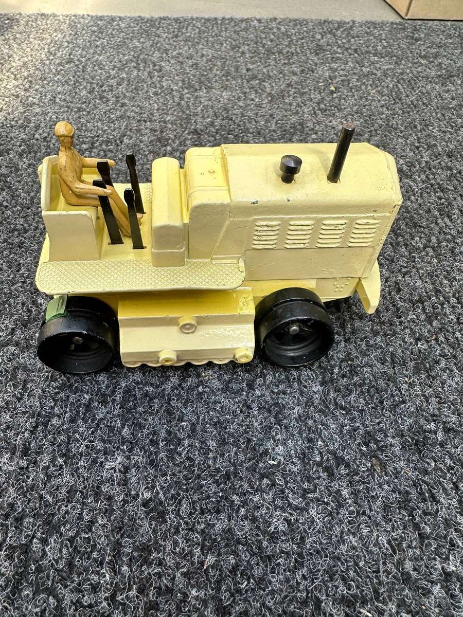 DINKY TOYS