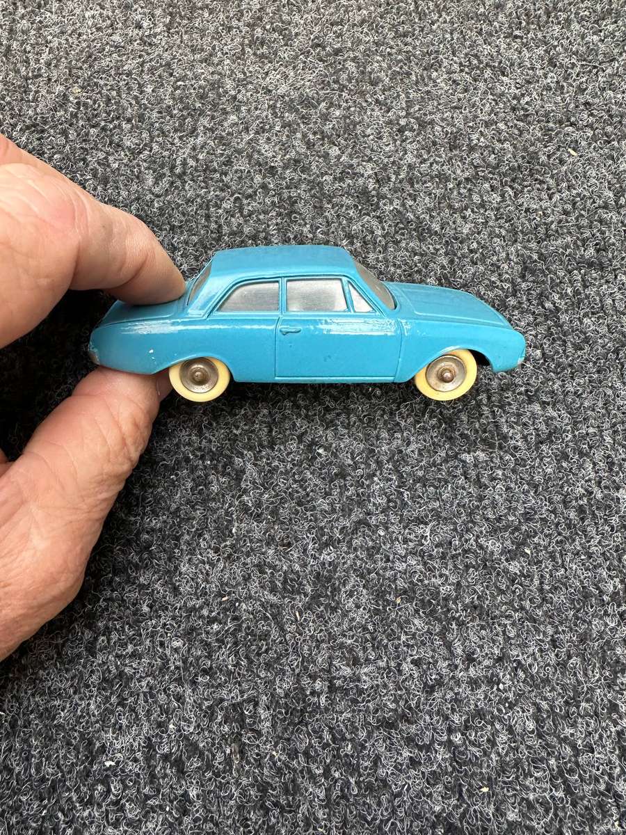 DINKY TOYS