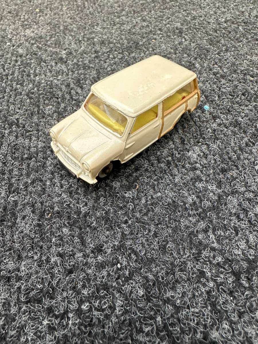 DINKY TOYS