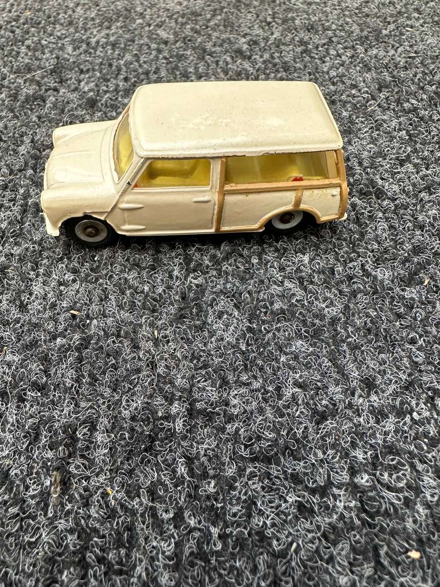DINKY TOYS