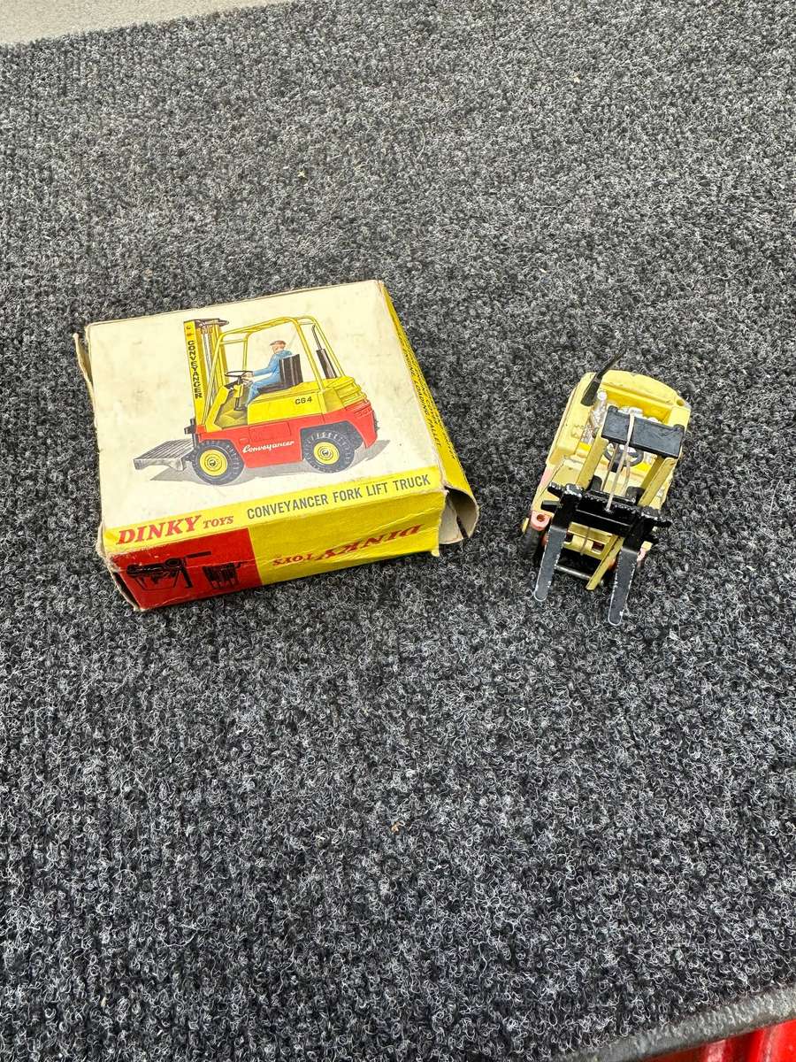 DINKY TOYS