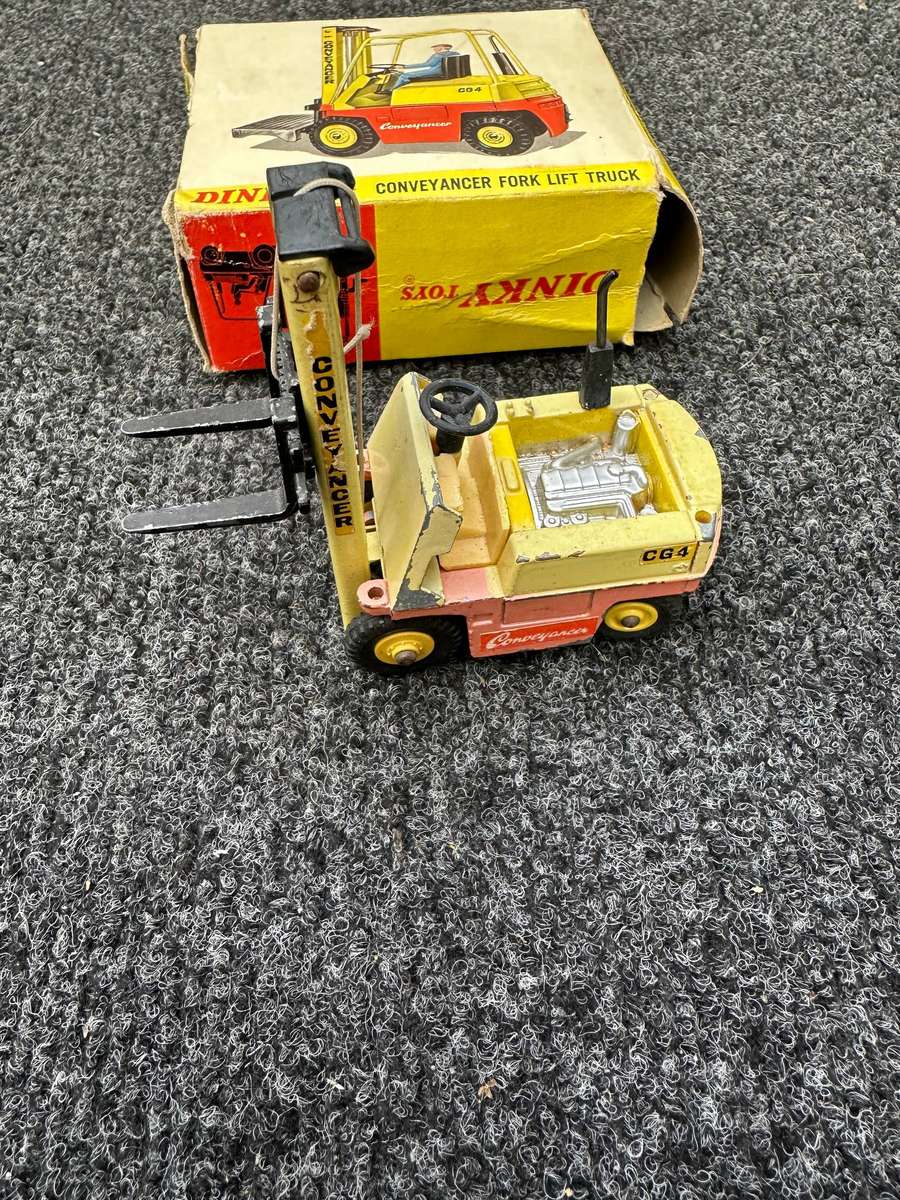DINKY TOYS